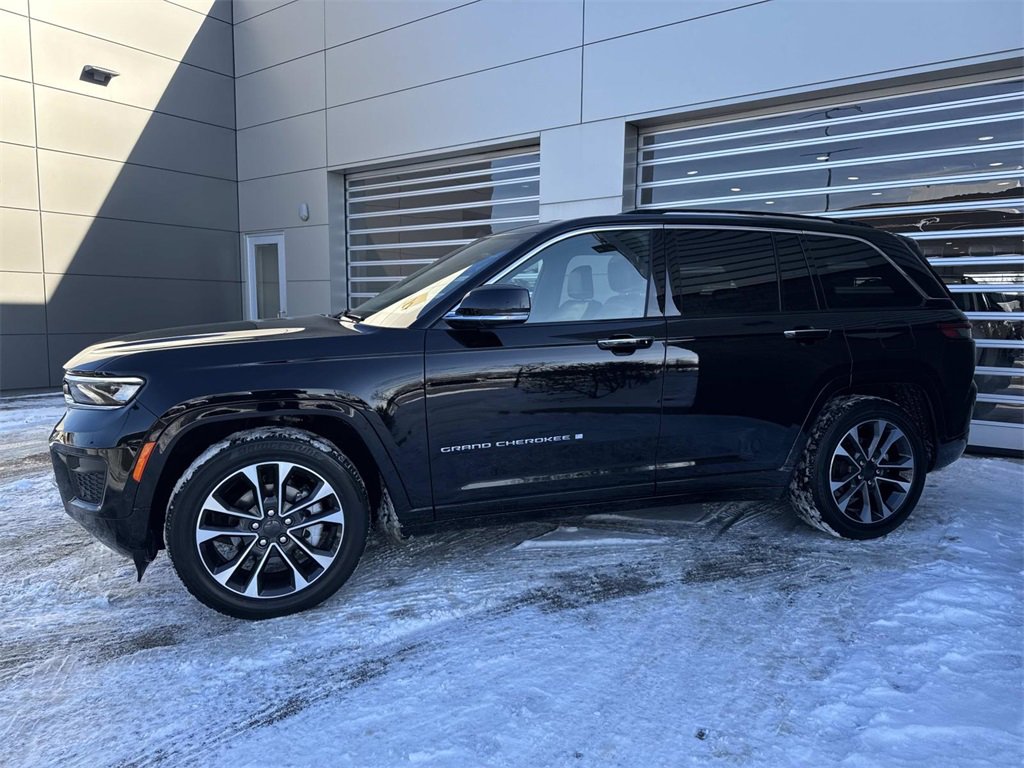 Used 2023 Jeep Grand Cherokee Overland image 3