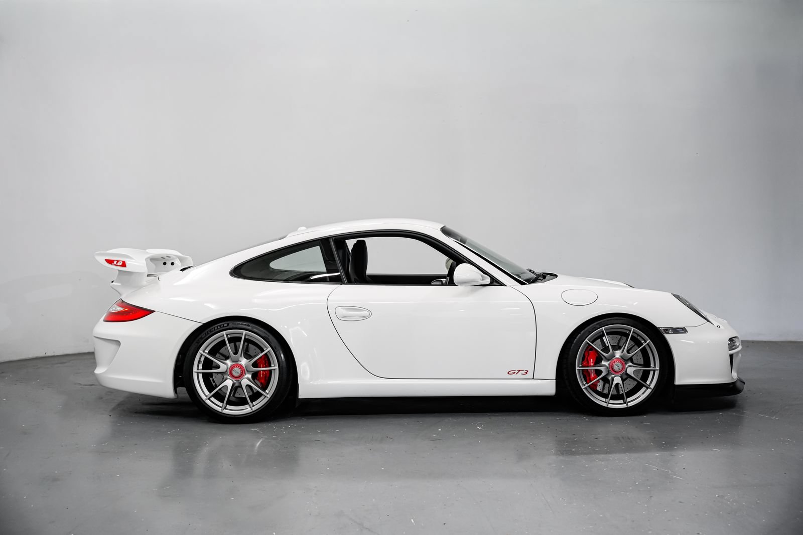 Used 2010 Porsche 911 GT3 RWD image 2