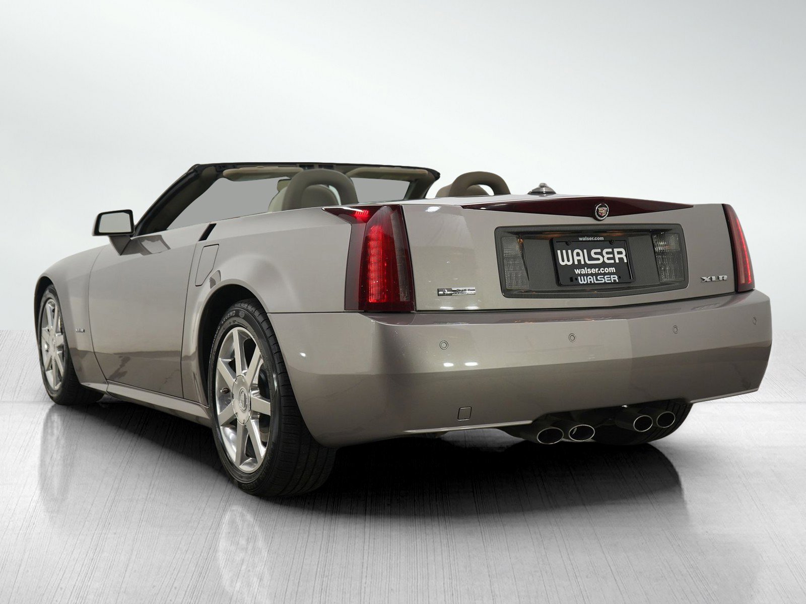 Used 2005 Cadillac XLR image 12