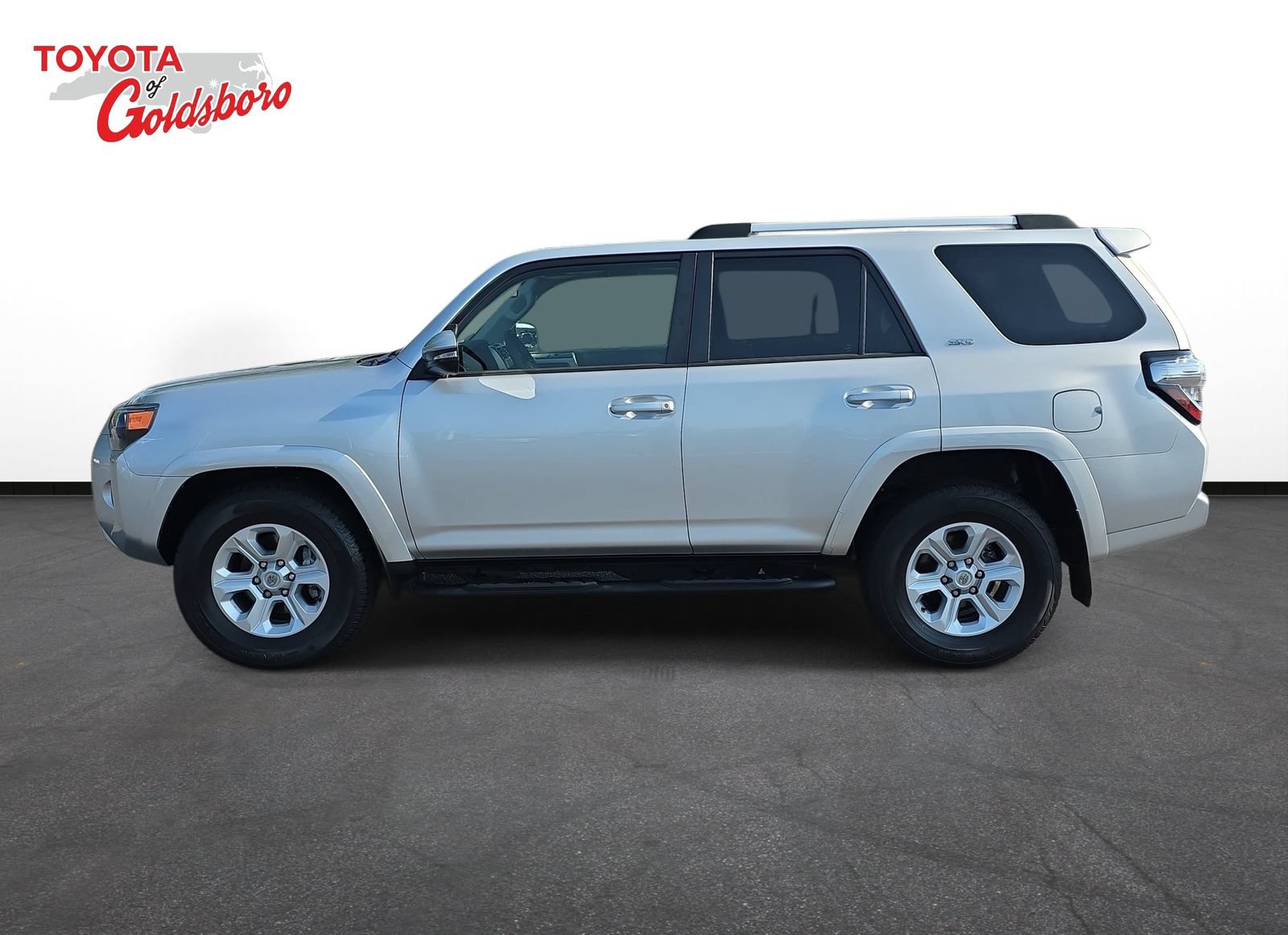 Used 2022 Toyota 4Runner SR5 Premium w/ Moonroof Package RWD image 8