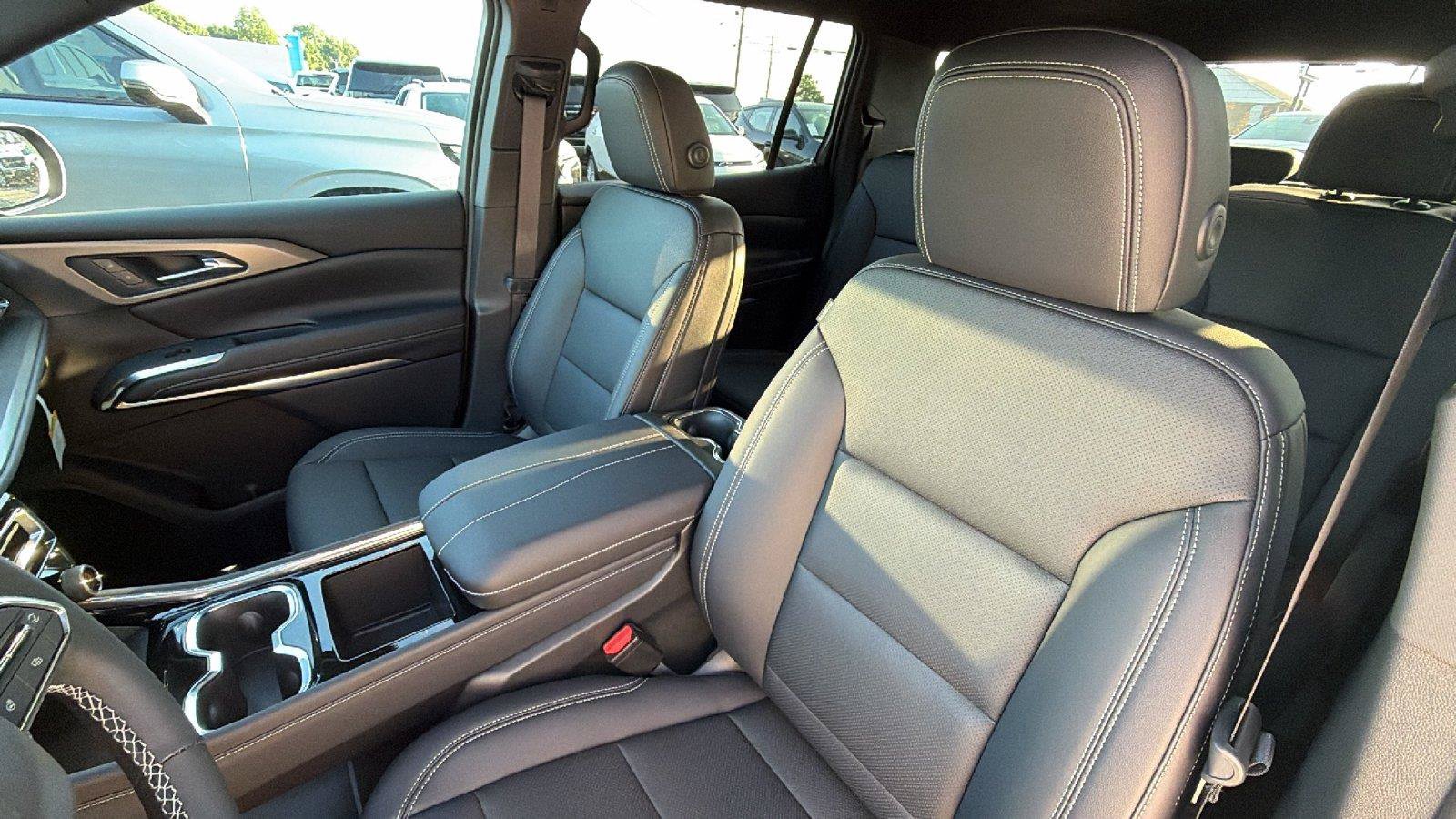 New 2027 Chevrolet Traverse LT w/ Midnight/Sport Edition FWD image 4