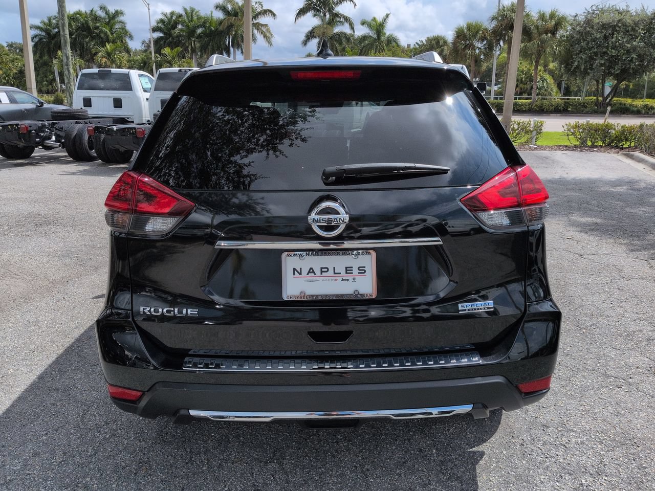 Used 2019 Nissan Rogue S w/ Special Edition Package FWD image 6