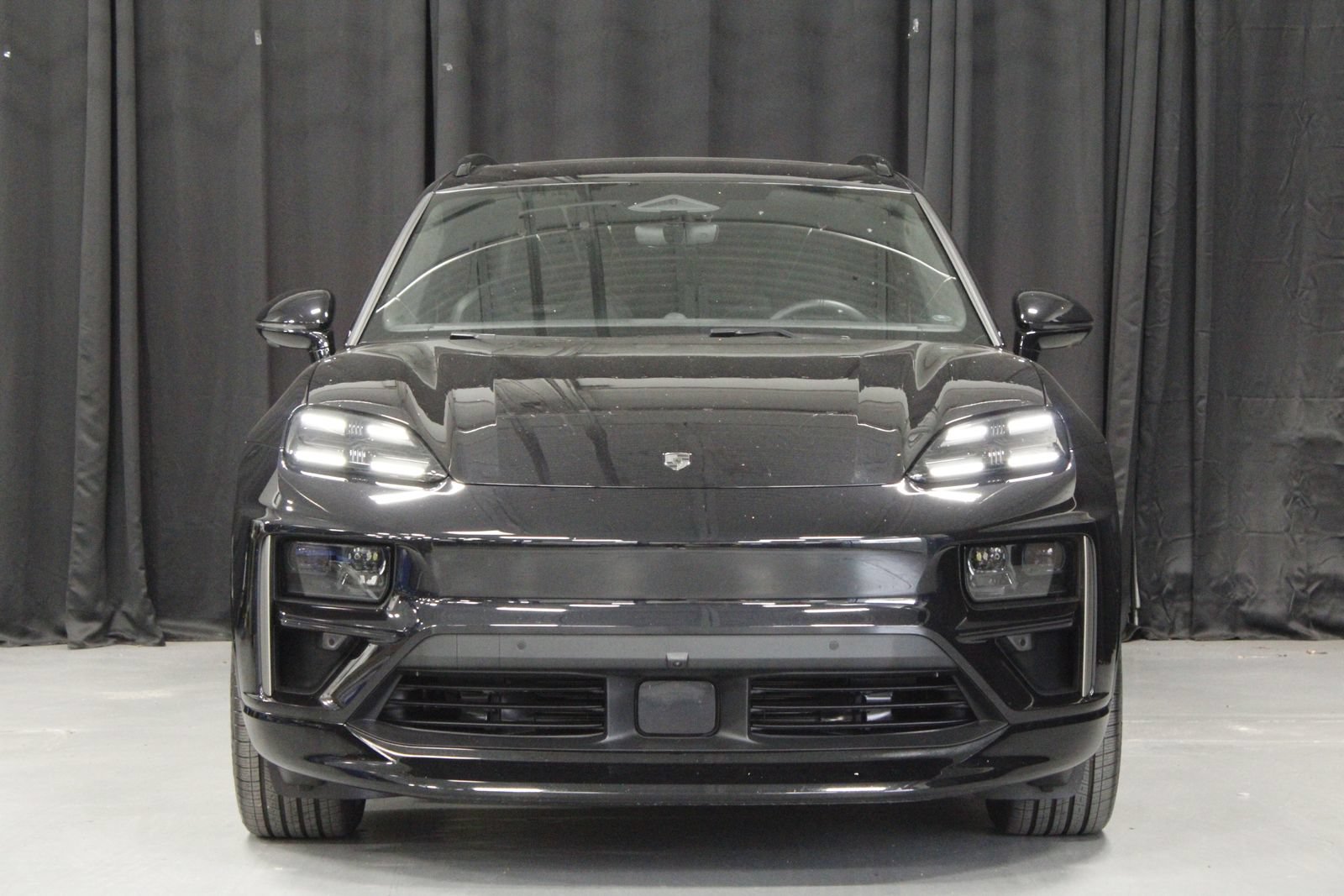 Used 2025 Porsche Macan Turbo Electric AWD/4WD image 10