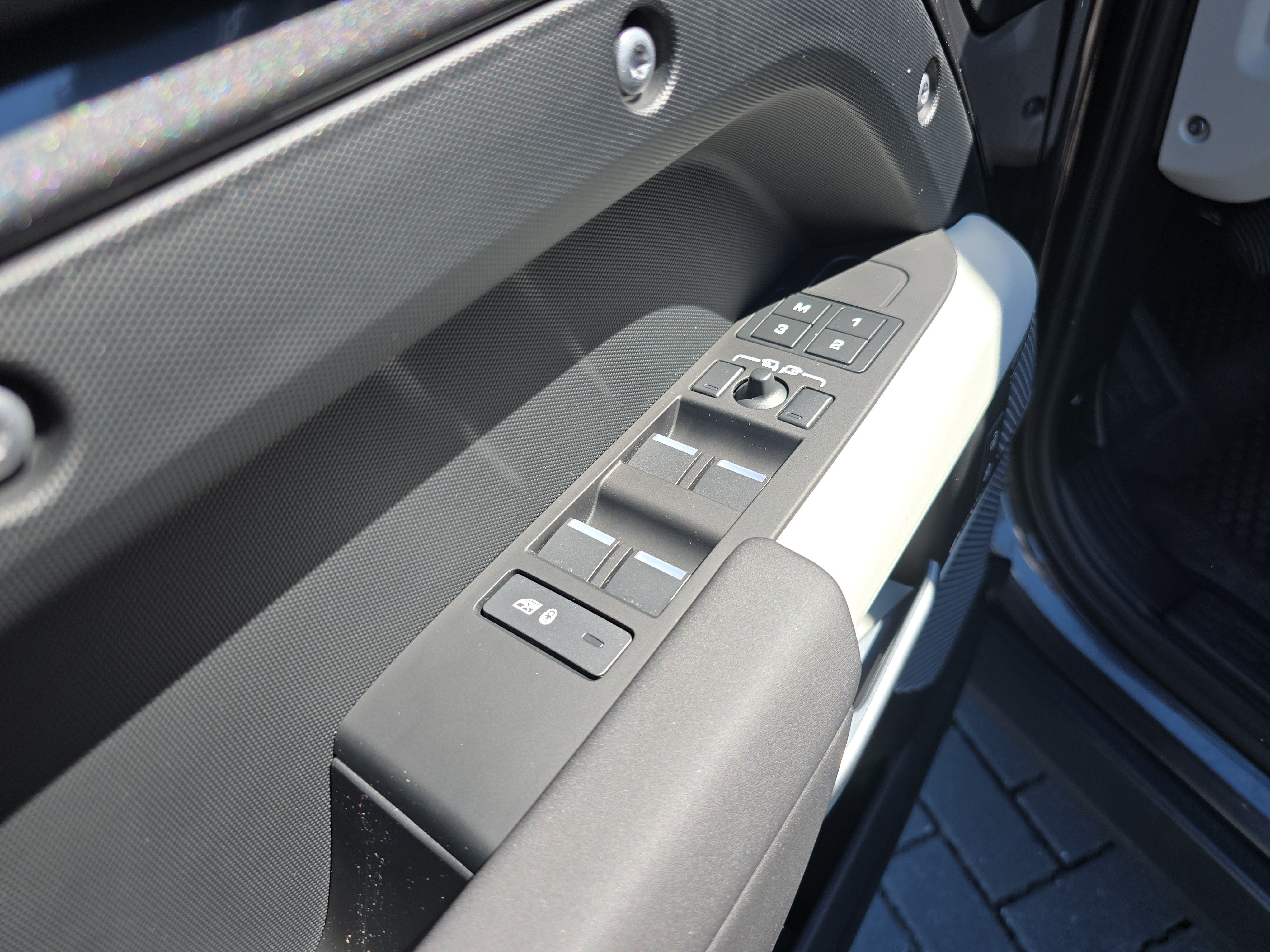 Certified 2024 Land Rover Defender 110 SE AWD/4WD image 19