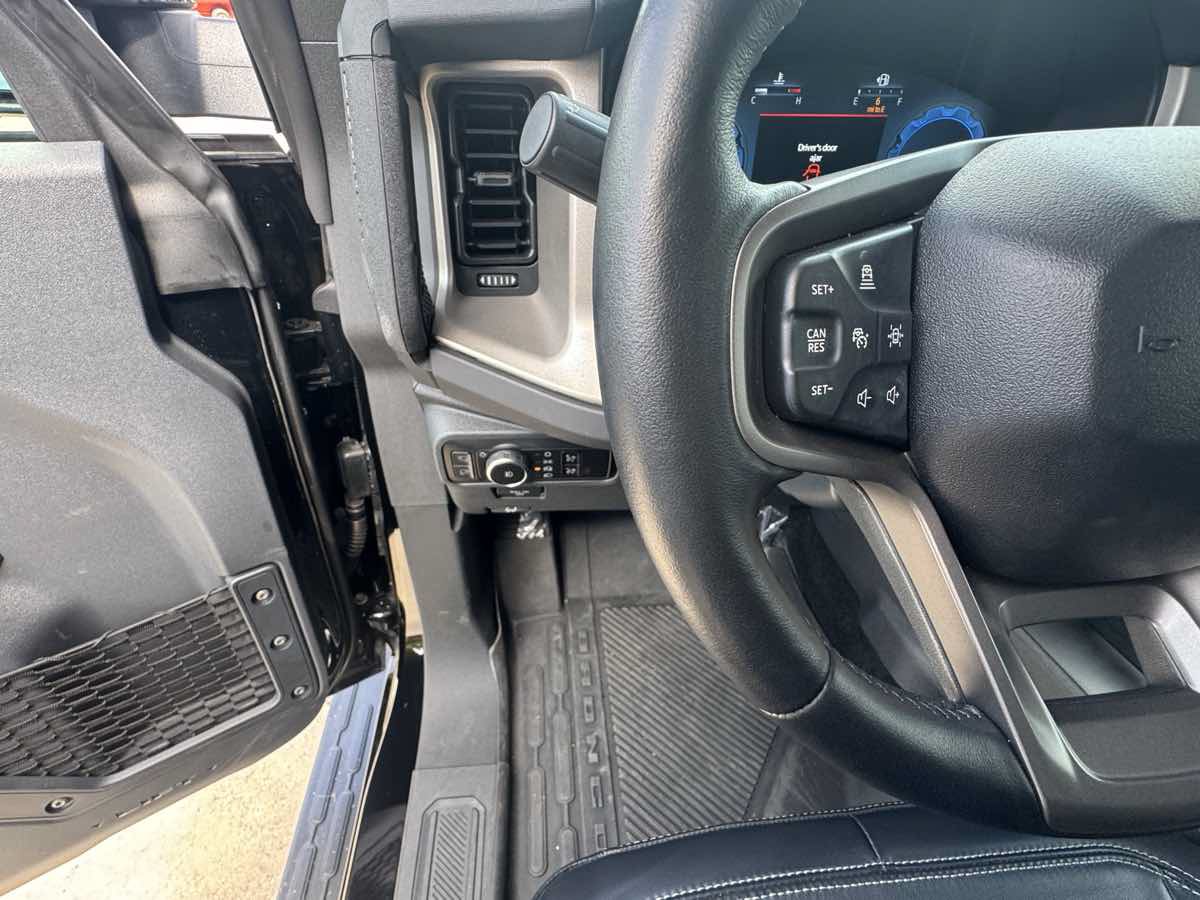 Used 2025 Ford Bronco Outer Banks AWD/4WD image 12