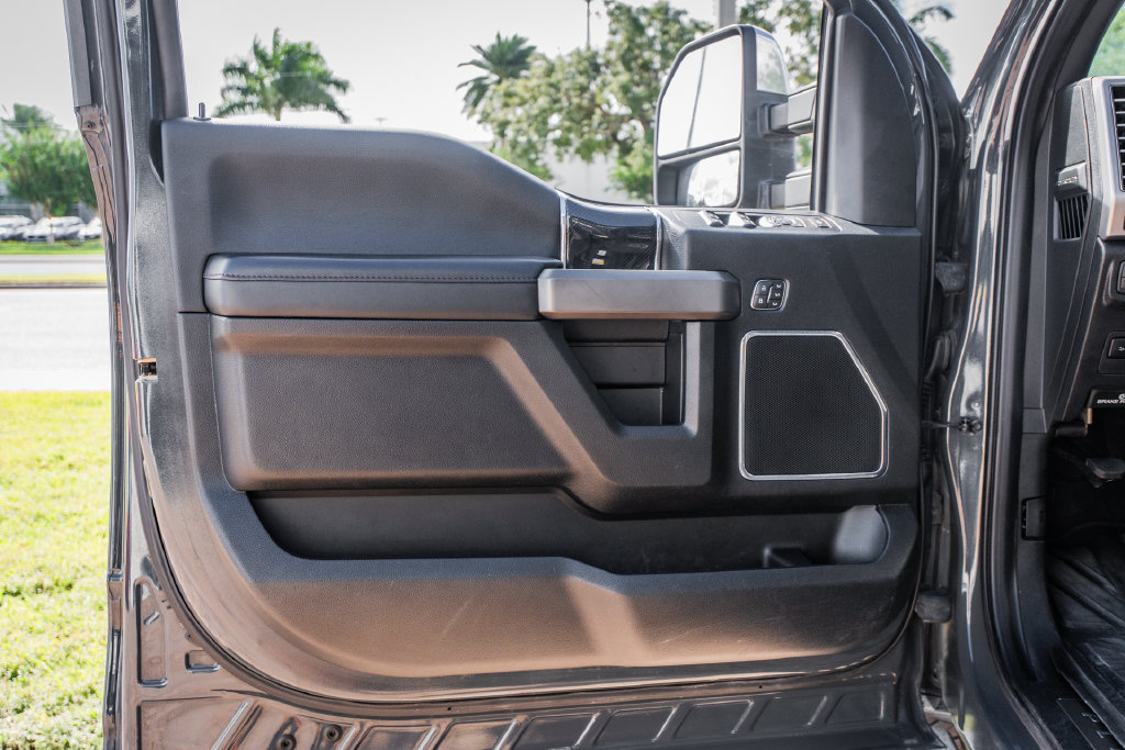 Used 2021 Ford F250 Platinum w/ Tremor Off-Road Package AWD/4WD image 18