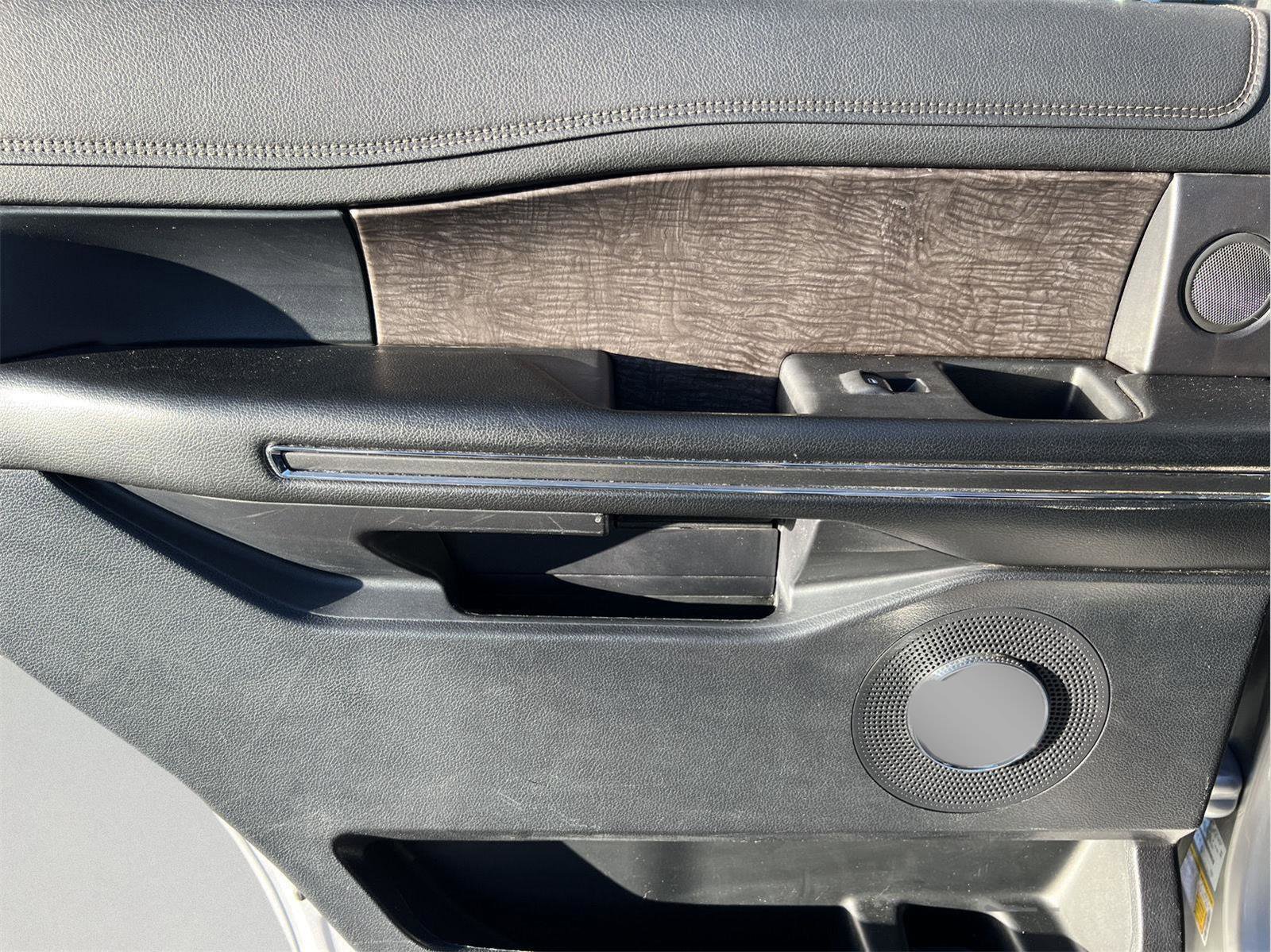 Used 2019 Ford Expedition Limited w/ Equipment Group 301A image 12