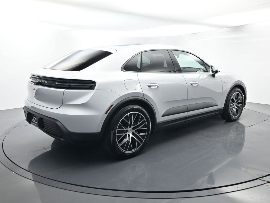 Certified 2025 Porsche Macan Electric image 15