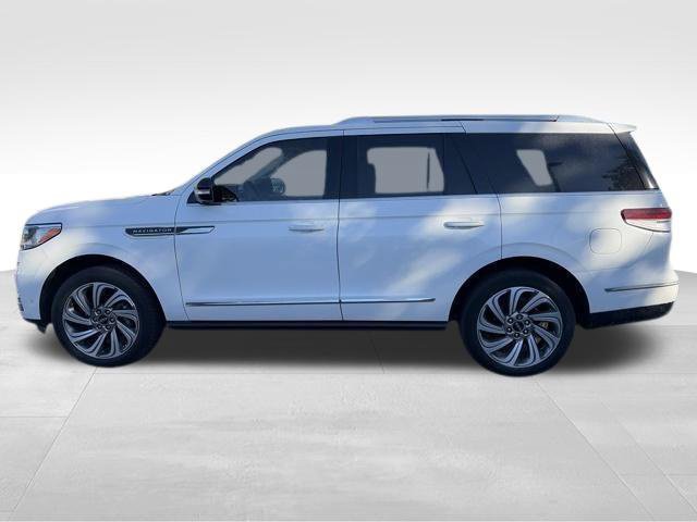 Certified 2023 Lincoln Navigator Reserve AWD/4WD image 6