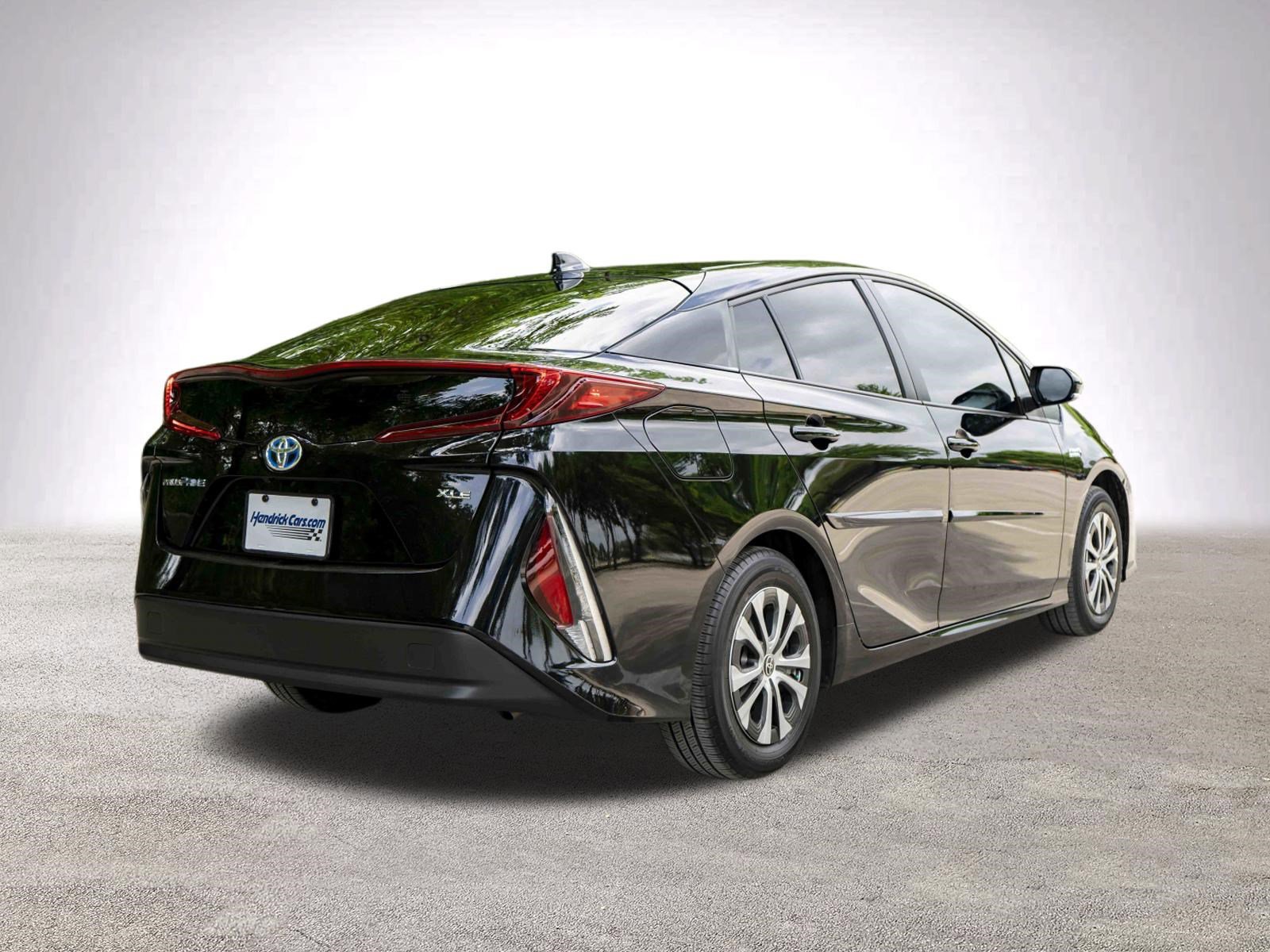 Used 2022 Toyota Prius Prime XLE image 9