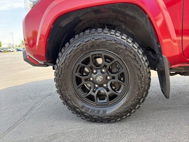 Certified 2020 Toyota Tacoma SR5 AWD/4WD image 13