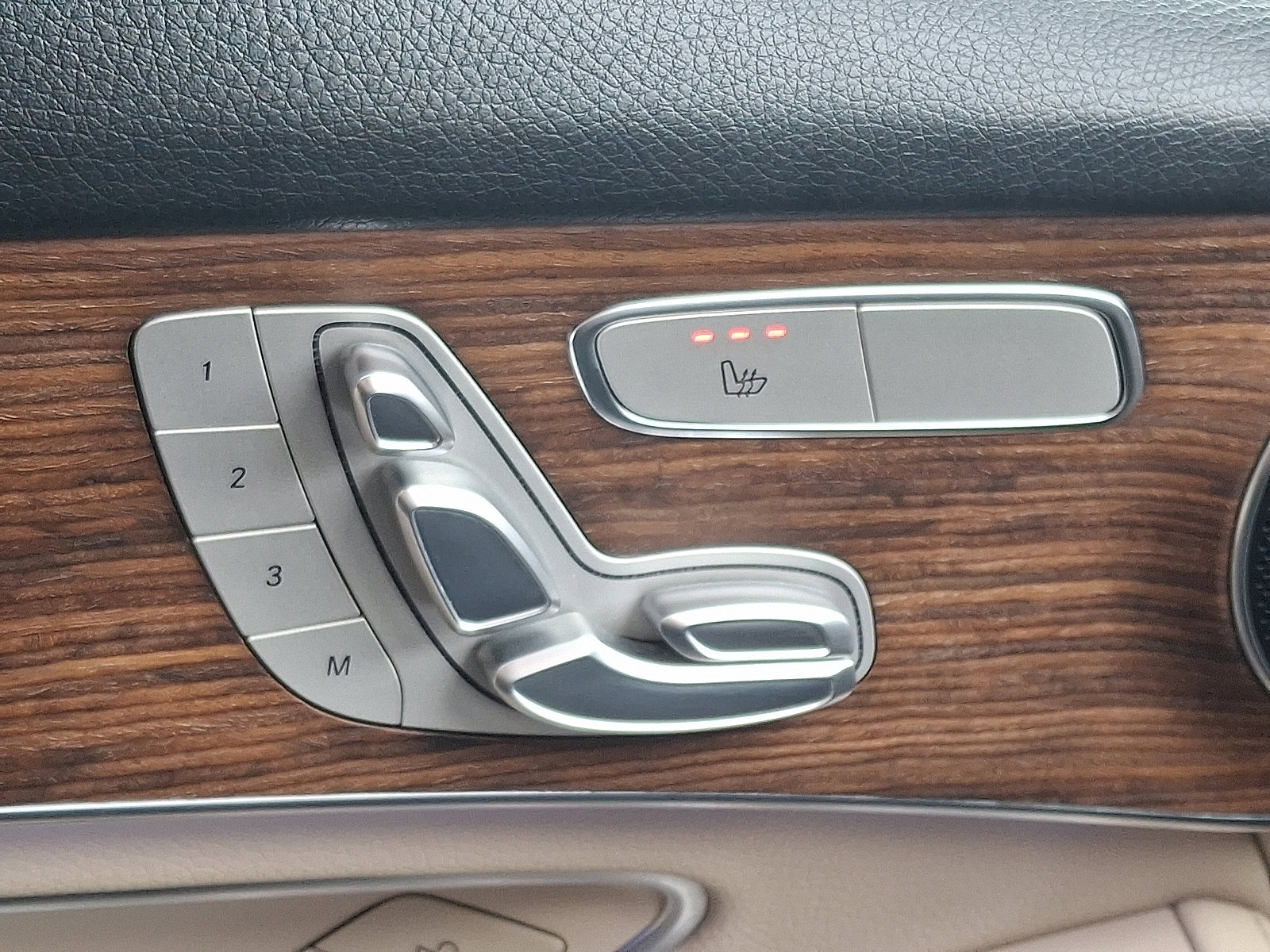 Used 2022 Mercedes-Benz GLC 300 4MATIC image 24