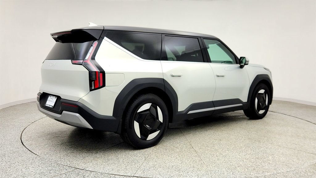 Used 2026 Kia EV9 Light RWD image 5