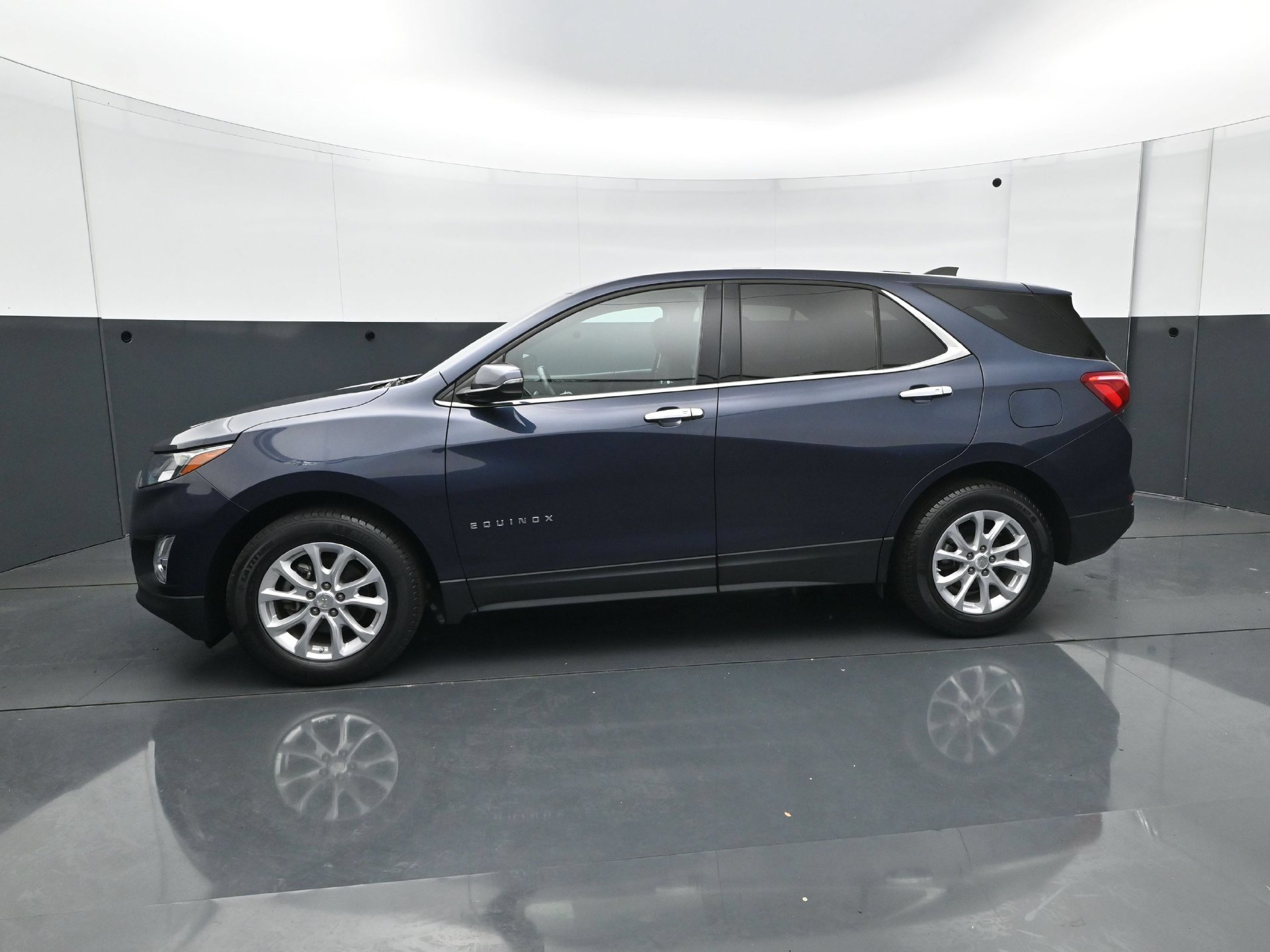 Used 2018 Chevrolet Equinox LT FWD image 3