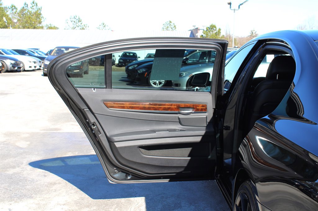 Used 2013 BMW 740Li image 33