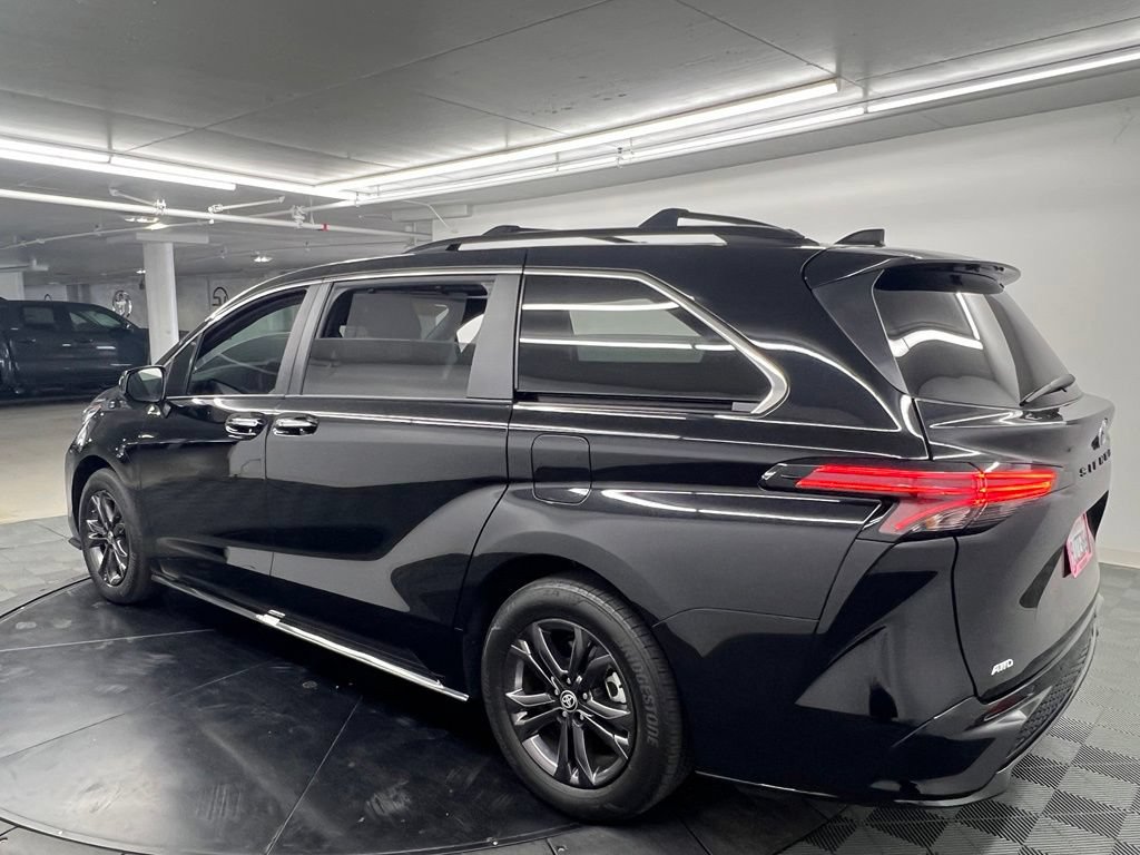Used 2024 Toyota Sienna XSE w/ XSE Plus Package AWD/4WD image 5