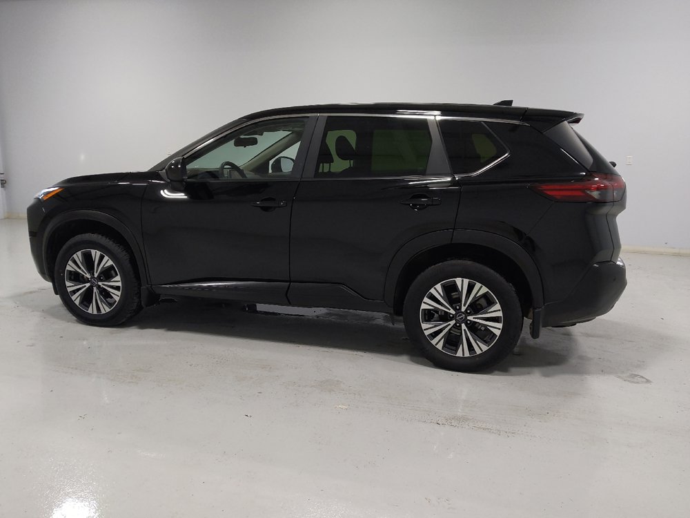 Used 2023 Nissan Rogue SV image 3