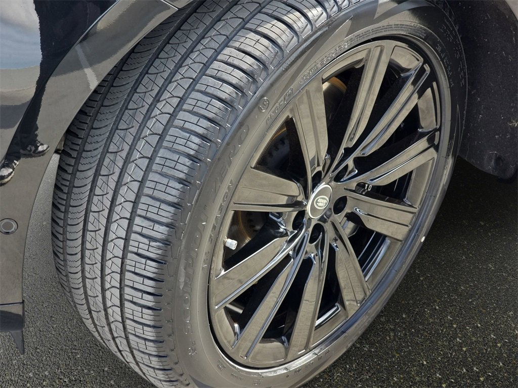 Certified 2025 Land Rover Range Rover SE image 34