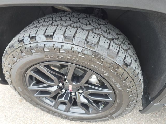 Used 2024 GMC Sierra 1500 Elevation w/ Elevation Premium Package AWD/4WD image 7