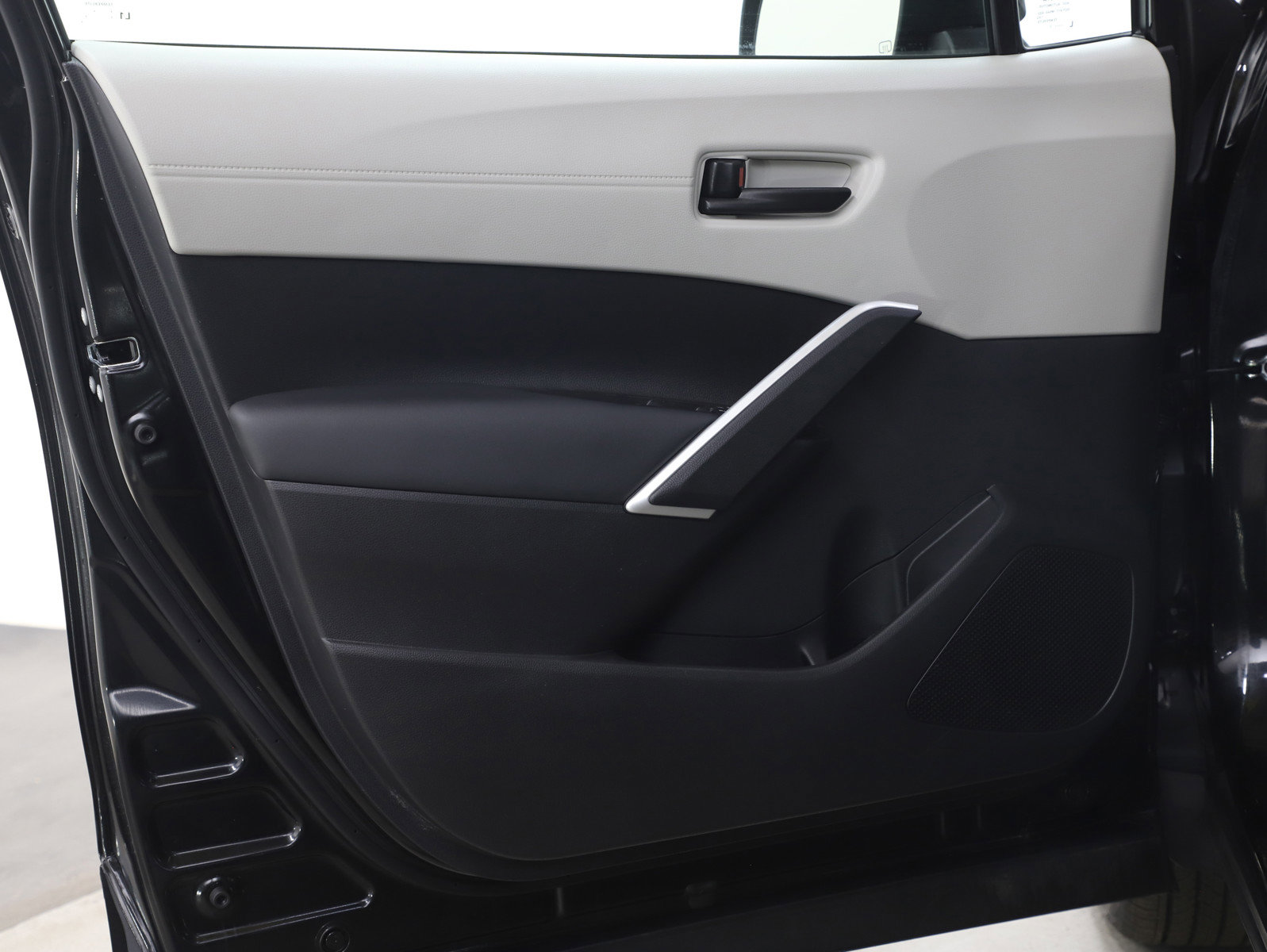 Used 2026 Toyota Corolla Cross L image 19