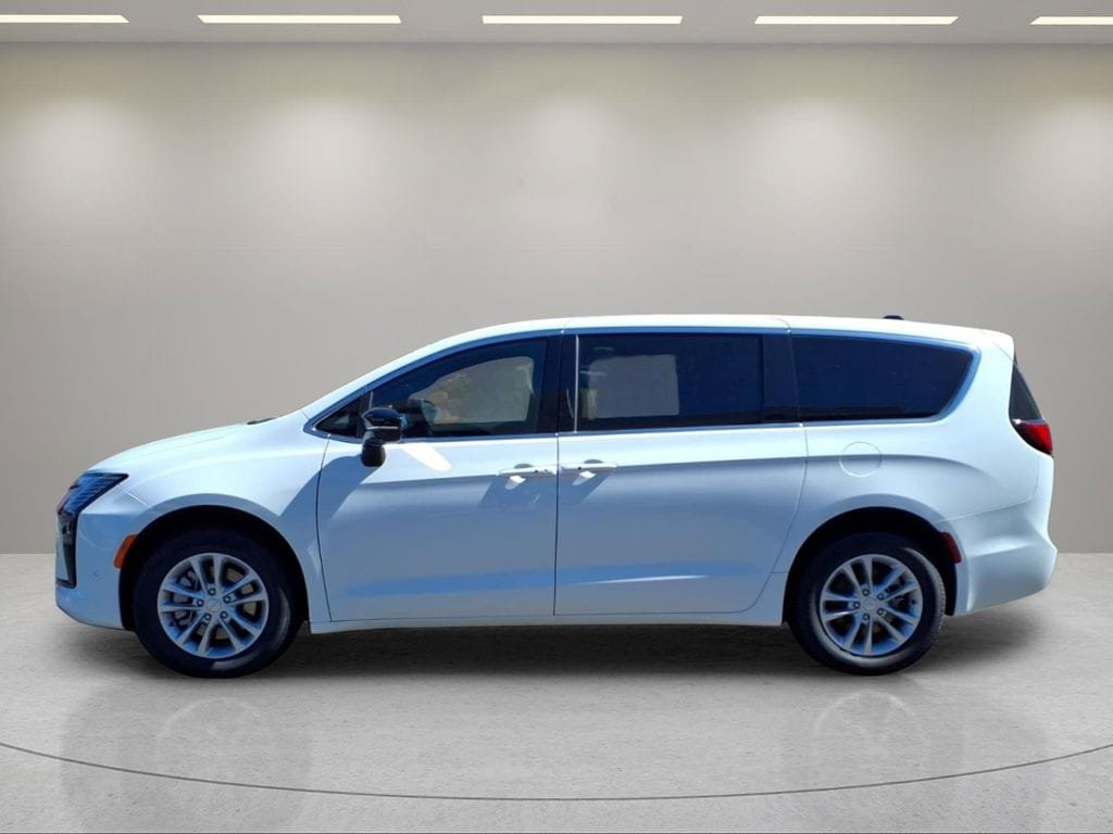 New 2027 Chrysler Pacifica Select AWD/4WD image 4