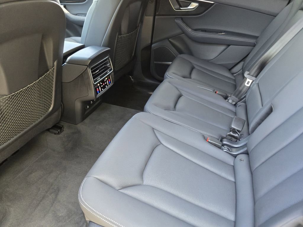 Certified 2025 Audi Q7 3.0T Premium Plus image 32