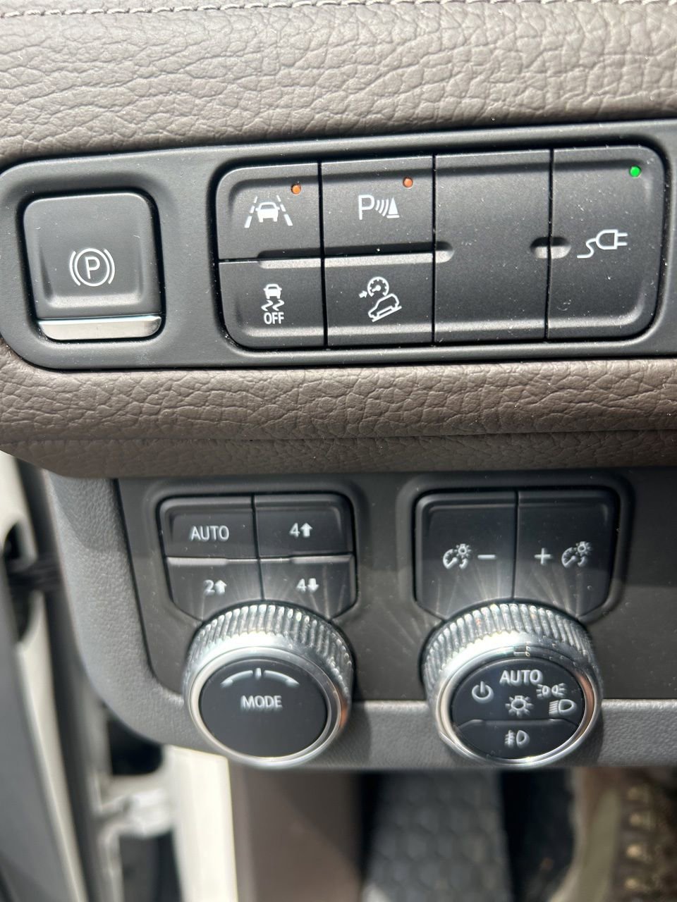 Used 2021 GMC Yukon XL Denali AWD/4WD image 26