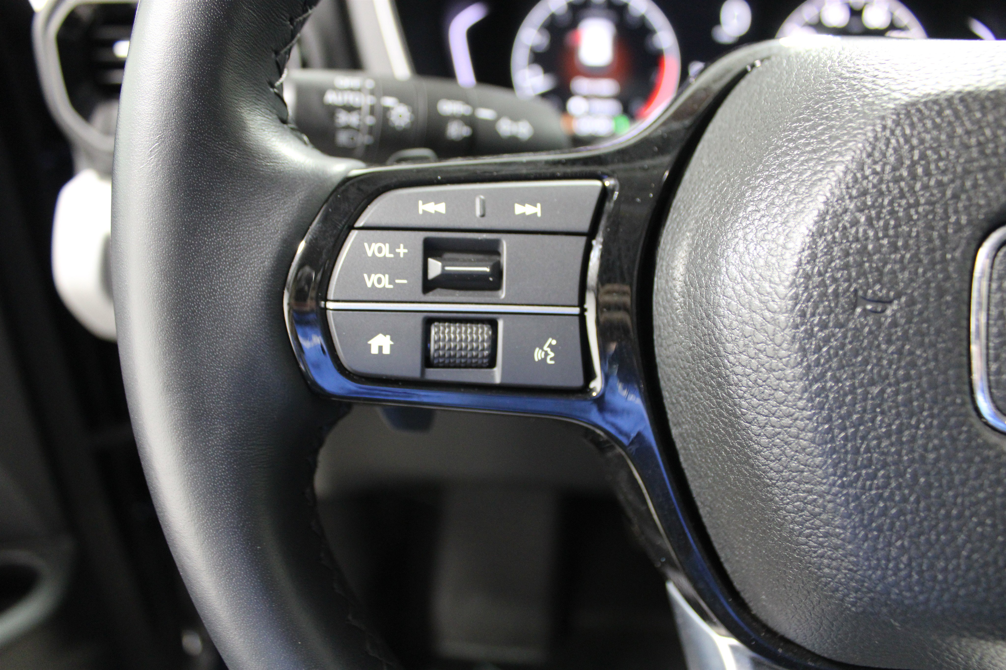 Used 2025 Honda Pilot Touring image 10