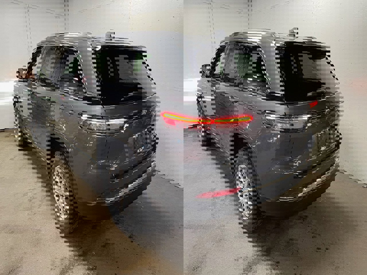 Used 2022 Jeep Grand Cherokee Limited image 7