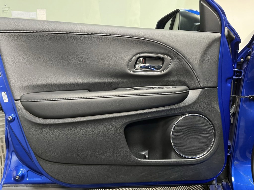 Used 2020 Honda HR-V Touring image 13