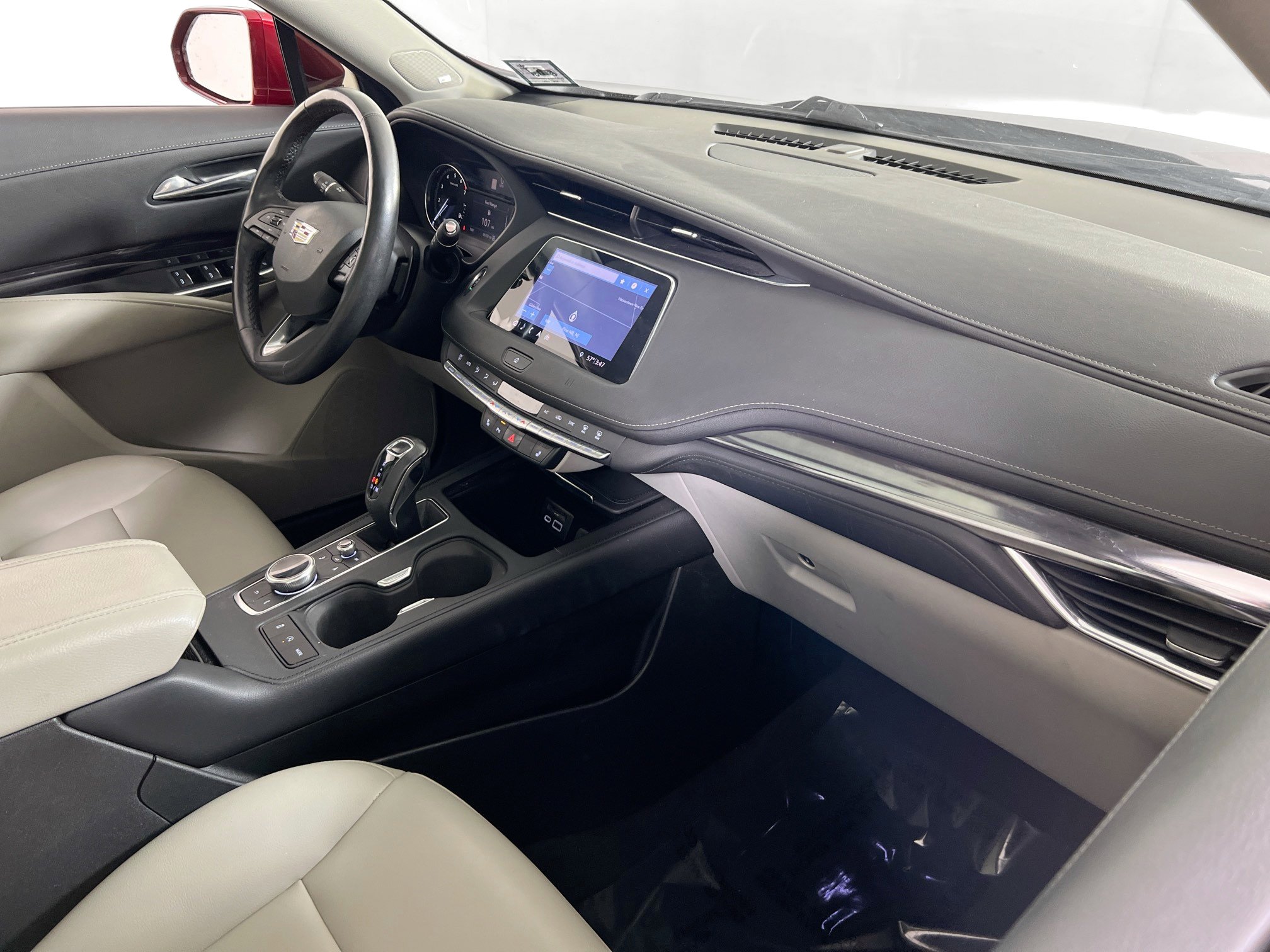 Used 2019 Cadillac XT4 Luxury w/ Cold Weather Package AWD/4WD image 29