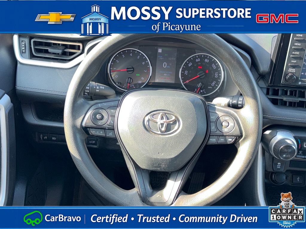 Used 2021 Toyota RAV4 XLE w/ Convenience Package FWD image 18