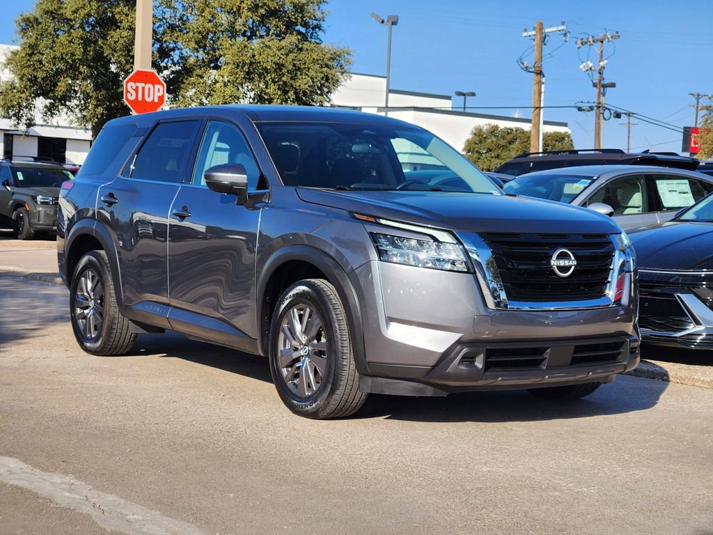 Used 2022 Nissan Pathfinder S w/ Cargo Package image 3