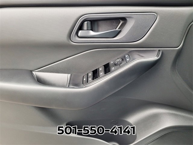 Used 2025 Nissan Rogue S image 32