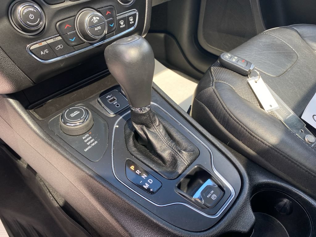Used 2021 Jeep Cherokee Latitude Lux 80th Anniv w/ Quick Order Package 26U 80TH AWD/4WD image 28
