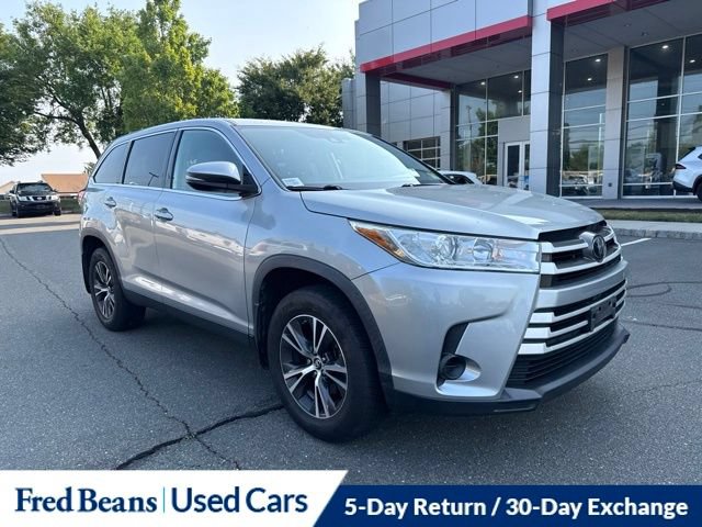 Used 2019 Toyota Highlander LE AWD/4WD image 2