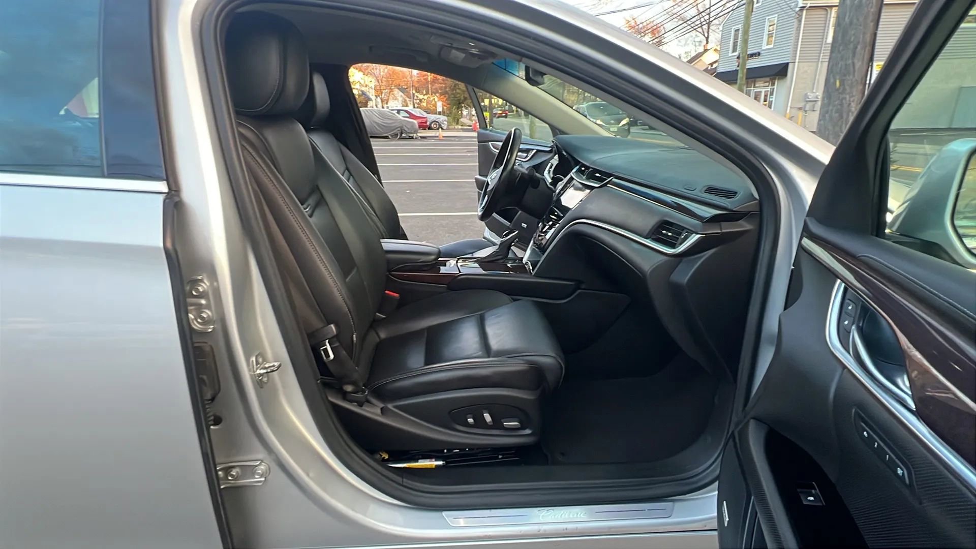 Used 2016 Cadillac XTS Luxury image 30