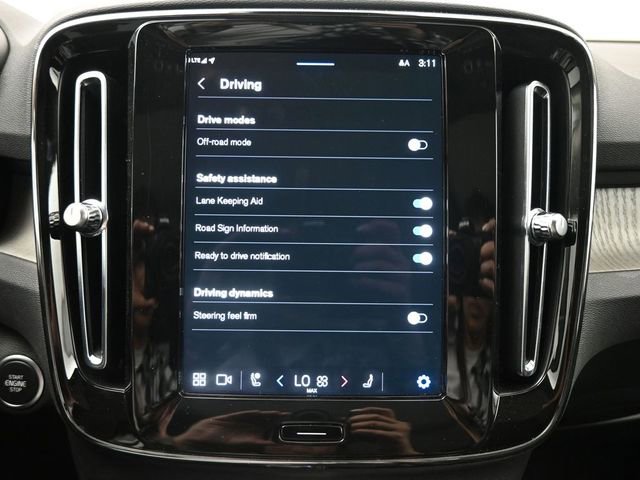 Used 2024 Volvo XC40 B5 Plus w/ Protection Package Premier image 17