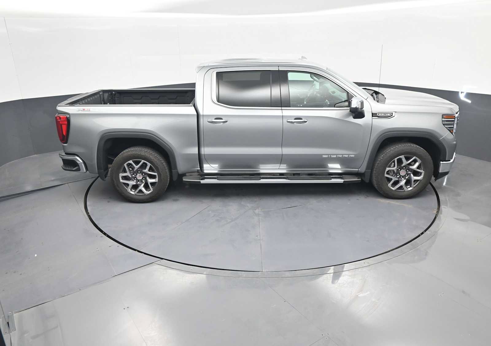Used 2024 GMC Sierra 1500 SLT w/ SLT Premium Plus Package AWD/4WD image 40