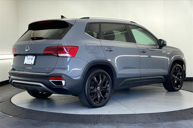 Certified 2023 Volkswagen Taos SE w/ Panoramic Sunroof Package image 13