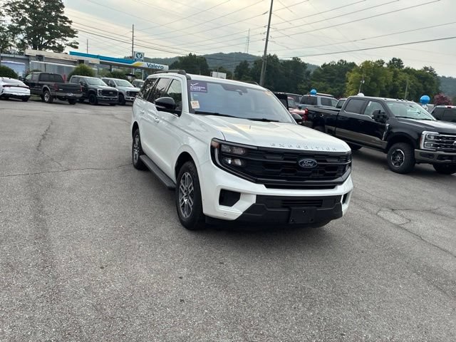Used 2025 Ford Expedition Active AWD/4WD image 3