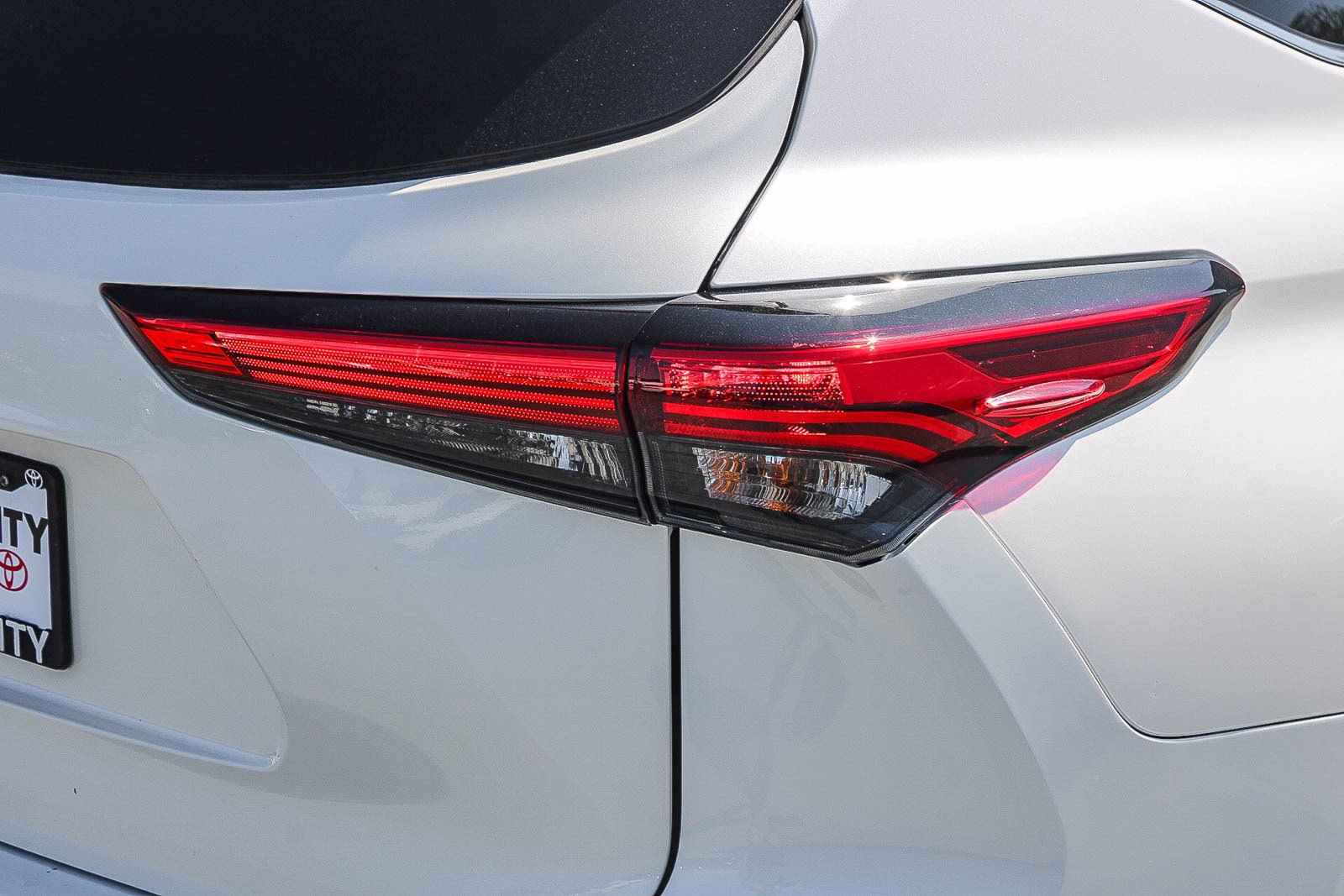 Used 2021 Toyota Highlander L FWD image 10