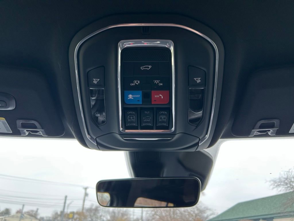 New 2025 Jeep Grand Cherokee Limited w/ Trailer Tow Package image 15