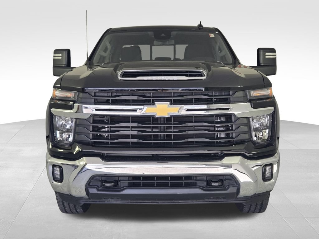 Used 2025 Chevrolet Silverado 2500 LT AWD/4WD image 2