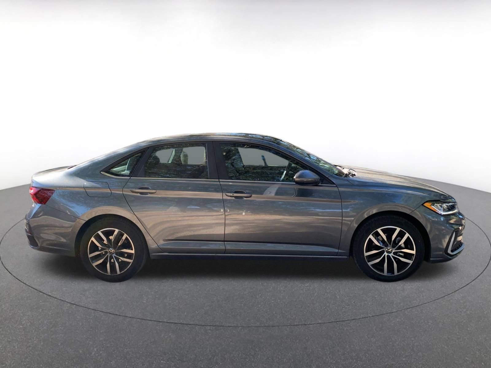 Used 2025 Volkswagen Jetta SE image 8