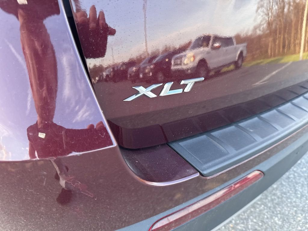 Used 2022 Ford Explorer XLT w/ Equipment Group 202A image 8