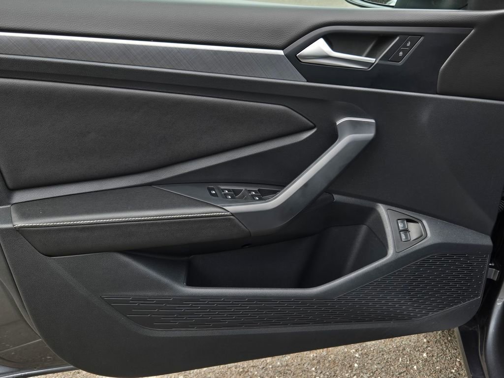 Used 2024 Volkswagen Jetta SE image 10