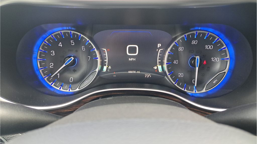 Used 2023 Chrysler Pacifica Limited FWD image 19