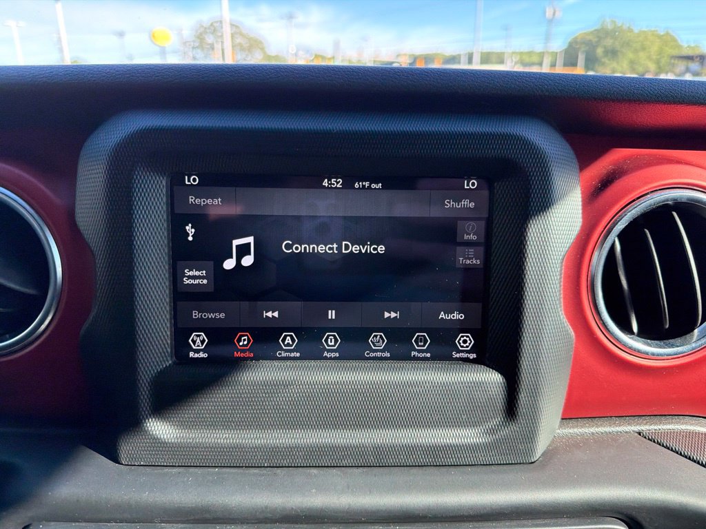 Used 2020 Jeep Gladiator Rubicon w/ Cold Weather Group AWD/4WD image 35