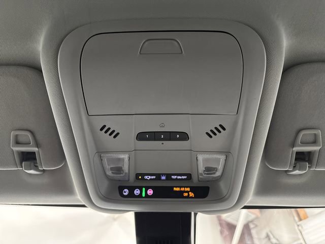 Used 2024 GMC Terrain SLT image 25